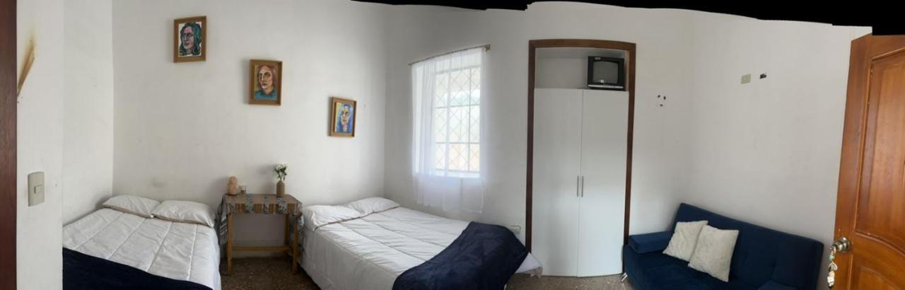 Hostel Las Palmas Вількабамба Екстер'єр фото