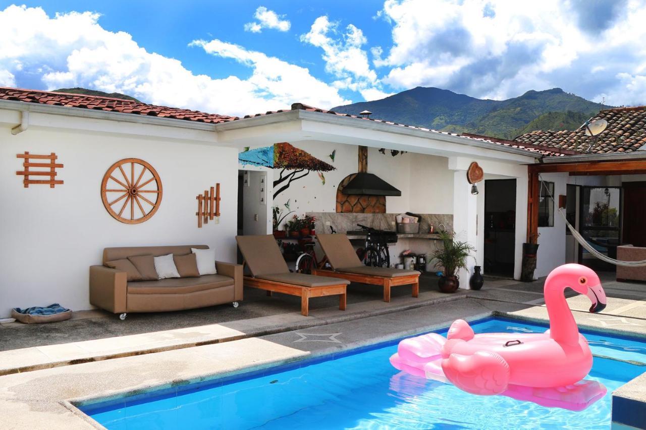 Hostel Las Palmas Вількабамба Екстер'єр фото