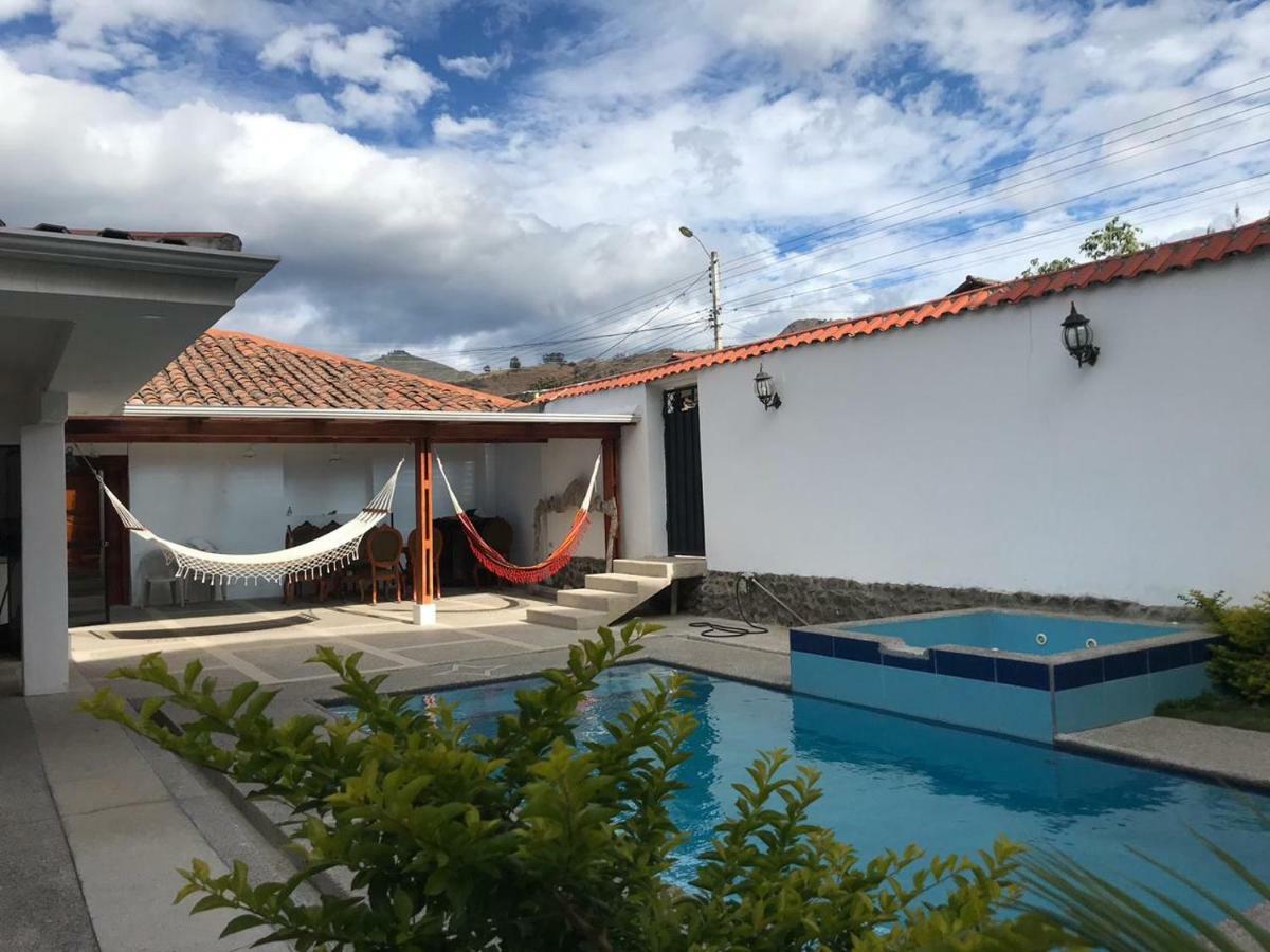 Hostel Las Palmas Вількабамба Екстер'єр фото